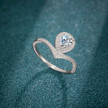 Moissanit gyűrű – Moissanit gyémánt, V alakú korona, geometriai minimalist dizájn