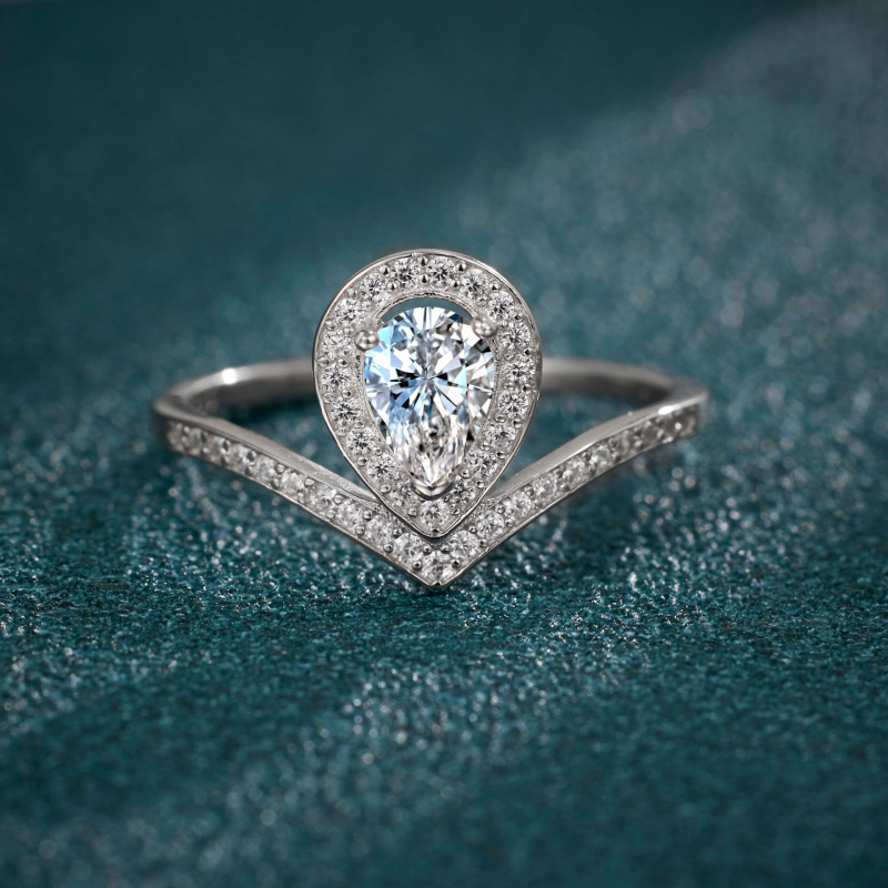 Moissanit gyűrű – Moissanit gyémánt, V alakú korona, geometriai minimalist dizájn