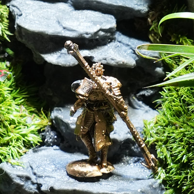 Staklena mikropejzažna boca s mahovinom i živim biljkama, antički stil, ručna izrada