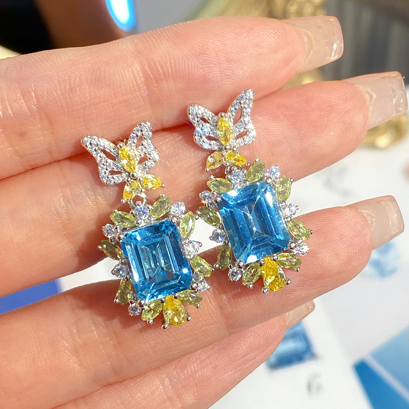 Fülbevalók – geometriai kialakítás, szintetikus topáz pavé gyémántokkal, öko réz, Carlochis, koreai stílus