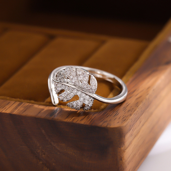 Nyitott gyűrű rézből gyémántleveles dizájnnal