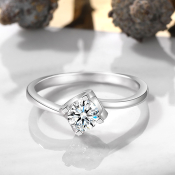 Fehér rézből készült gyűrű cirkóniával, koronás stílus, négy karmok dizájn nőknek