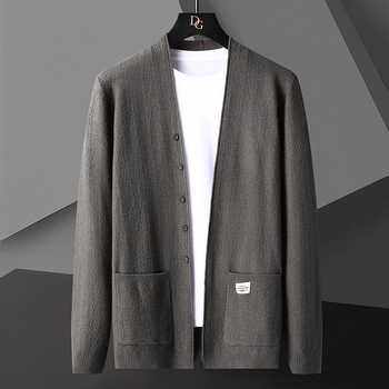 Muški pleteni džemper s kapuljom, slim fit, okrugli izrez, modalno vlakno s krznom zeca