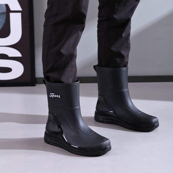 Muške kišne čizme, vodootporne, protuklizne, otporne na habanje, srednje visine, gornji dio od plastike, gumena potplata, za jesen i zimu