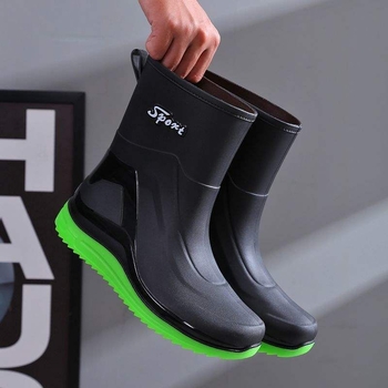 Muške kišne čizme, vodootporne, protuklizne, otporne na habanje, srednje visine, gornji dio od plastike, gumena potplata, za jesen i zimu