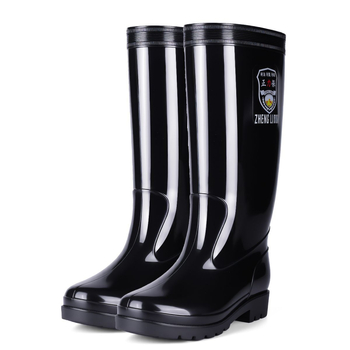 Kišne čizme s PVC gornjim dijelom, potplata od telećih tetiva, niski cjevni dizajn, mrežasta podstava, niska peta 1–3 cm