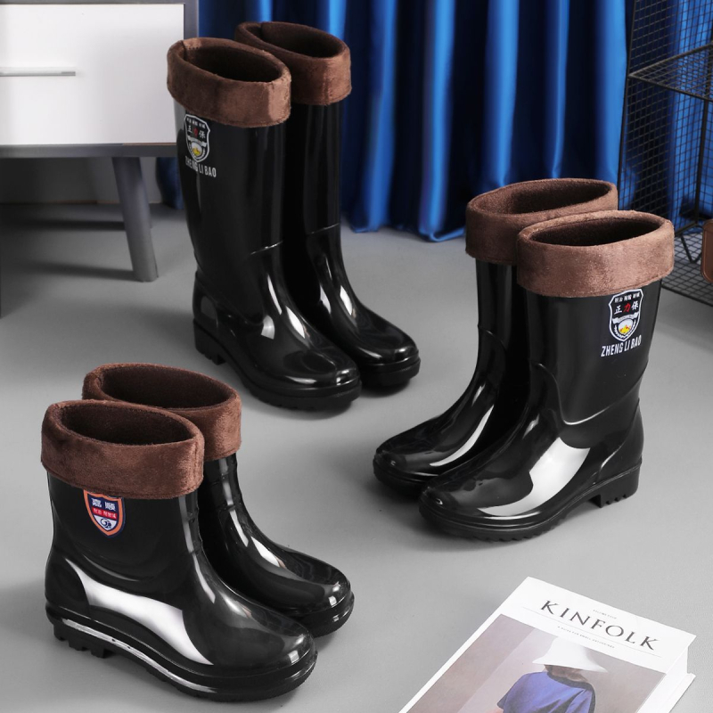 Kišne čizme s PVC gornjim dijelom, potplata od telećih tetiva, niski cjevni dizajn, mrežasta podstava, niska peta 1–3 cm