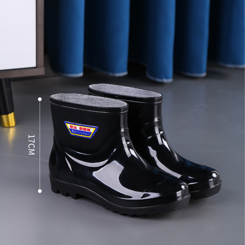 Kišne čizme s PVC gornjim dijelom, potplata od telećih tetiva, niski cjevni dizajn, mrežasta podstava, niska peta 1–3 cm
