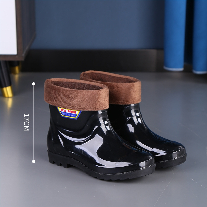 Kišne čizme s PVC gornjim dijelom, potplata od telećih tetiva, niski cjevni dizajn, mrežasta podstava, niska peta 1–3 cm