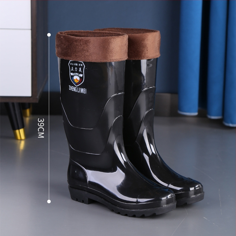 Kišne čizme s PVC gornjim dijelom, potplata od telećih tetiva, niski cjevni dizajn, mrežasta podstava, niska peta 1–3 cm