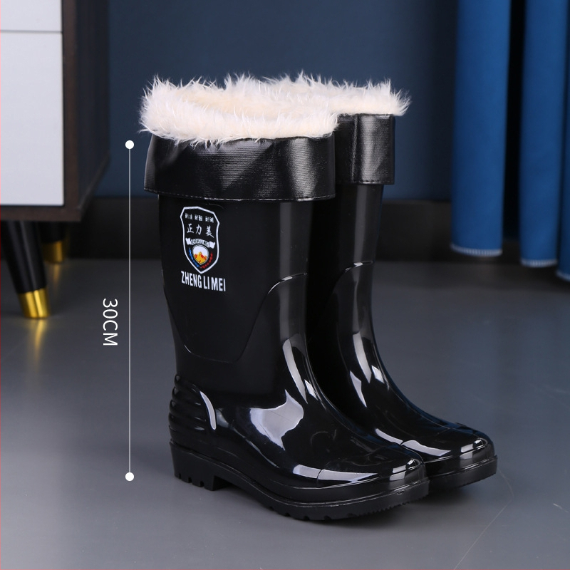 Kišne čizme s PVC gornjim dijelom, potplata od telećih tetiva, niski cjevni dizajn, mrežasta podstava, niska peta 1–3 cm