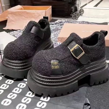 Ženske loaferice od vunene tkanine s kopčom u obliku slova, dubok otvor, pliš unutarnja stran, gumena potplata, visok potpetica 6–8 cm