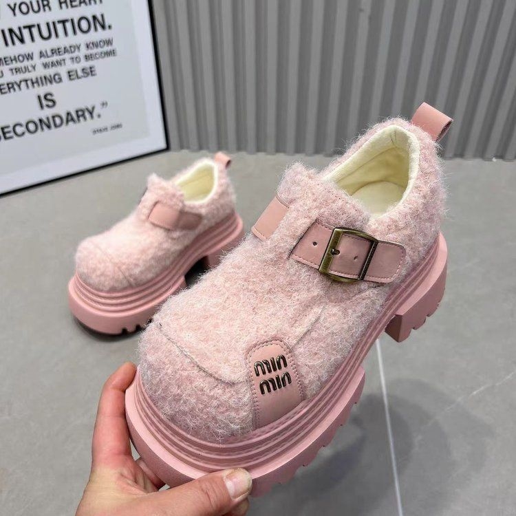 Ženske loaferice od vunene tkanine s kopčom u obliku slova, dubok otvor, pliš unutarnja stran, gumena potplata, visok potpetica 6–8 cm