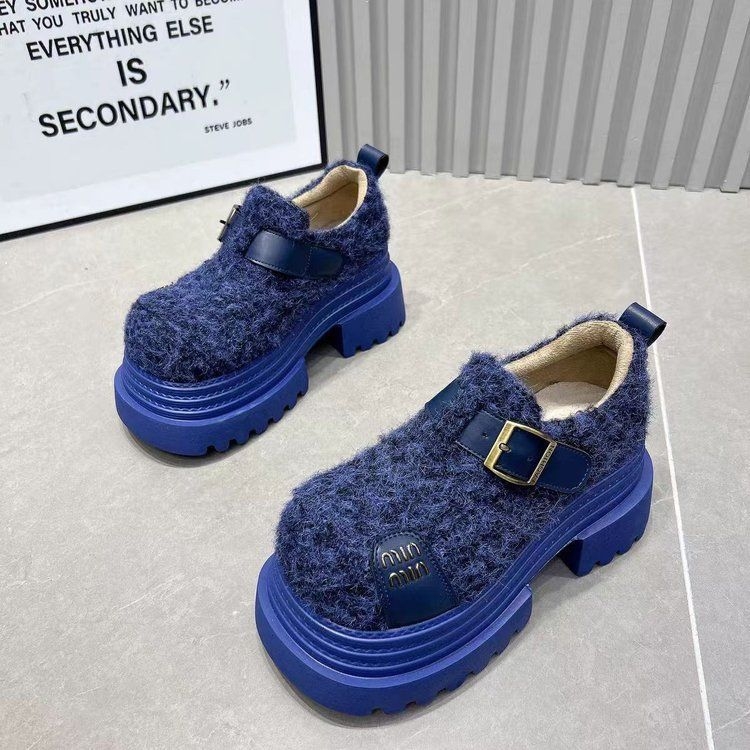 Ženske loaferice od vunene tkanine s kopčom u obliku slova, dubok otvor, pliš unutarnja stran, gumena potplata, visok potpetica 6–8 cm