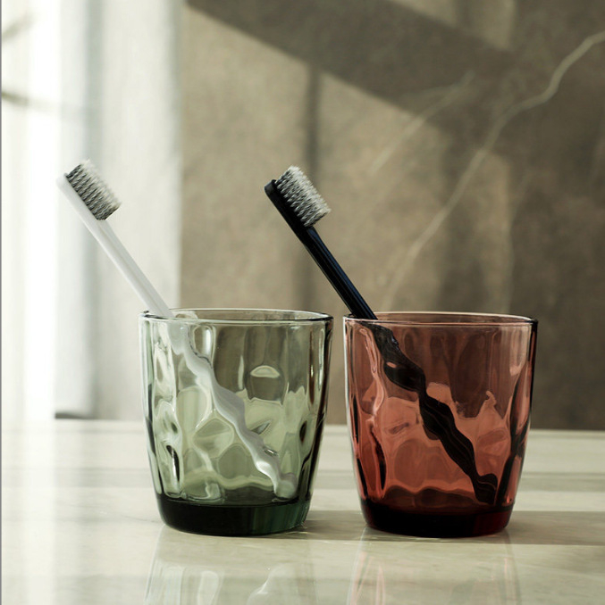 Set čaša za četkicu i vodu za usta od stakla soda-lime, cilindričnog oblika, jednovojni uzorak, moderan minimalistički stil, šest komada