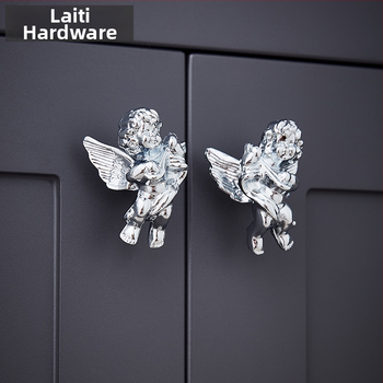 Letti Hardware 5653 mesingana ručka za vrata ormarića – talijanski minimalistički stil.