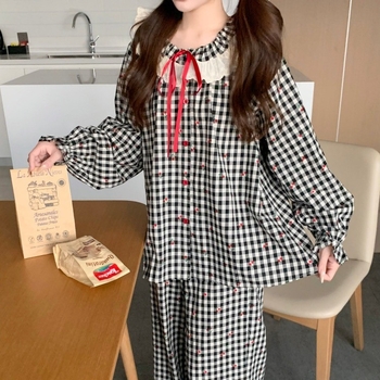 Set de pijamale din bumbac pentru femei, guler rotund, mâneci lungi, model în carouri cu motiv de cireșe — greutate medie 181-200 g/m2, 80-90% bumbac