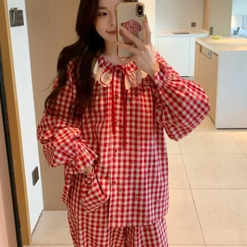 Set de pijamale din bumbac pentru femei, guler rotund, mâneci lungi, model în carouri cu motiv de cireșe — greutate medie 181-200 g/m2, 80-90% bumbac