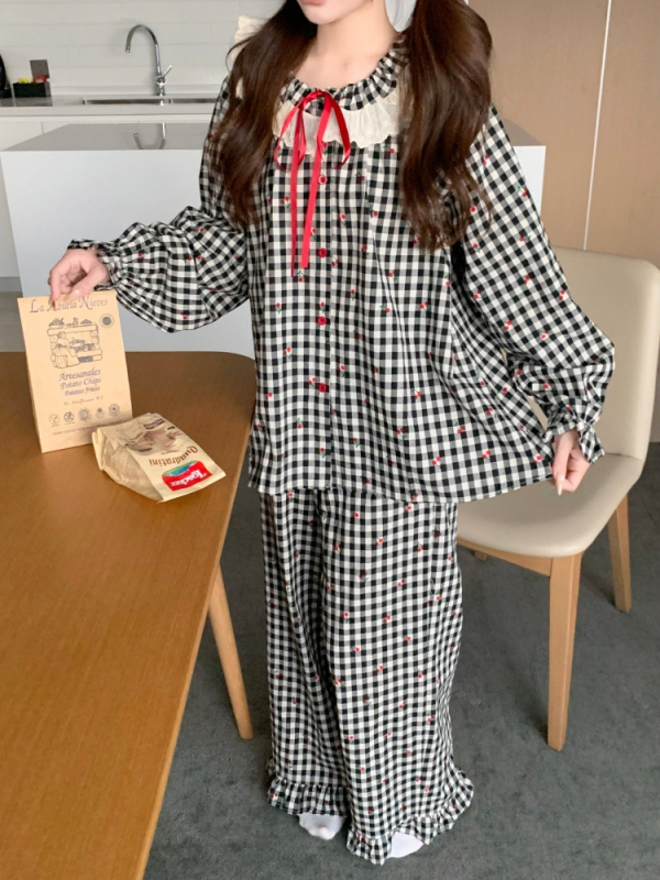 Set de pijamale din bumbac pentru femei, guler rotund, mâneci lungi, model în carouri cu motiv de cireșe — greutate medie 181-200 g/m2, 80-90% bumbac