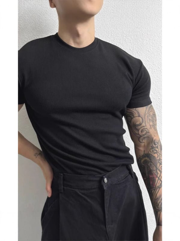 Мъжка тениска с тясна кройка, къс ръкав, влагоотвеждащ полиестер, кръгло деколте, бързосъхнеща