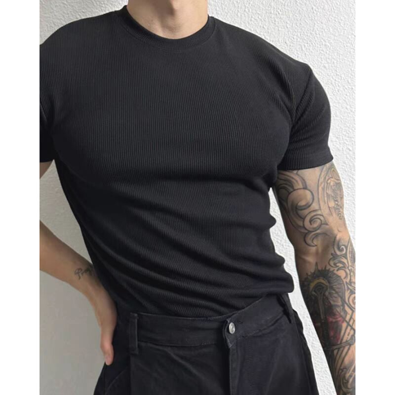 Мъжка тениска с тясна кройка, къс ръкав, влагоотвеждащ полиестер, кръгло деколте, бързосъхнеща