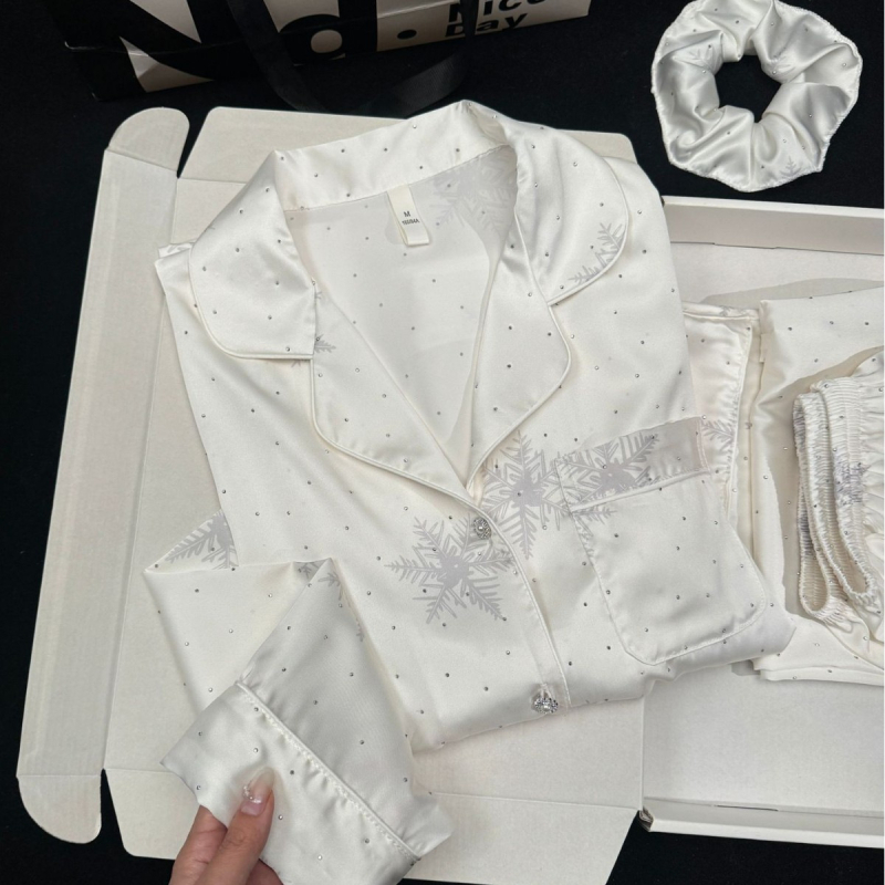 Set pidžame icy silk, 95% poliester, 5% spandeks, tanak stil, gustoća tkanine 121–140 g/m²