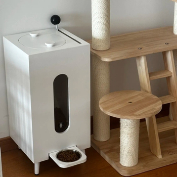 Drveni hranilnik za mačke i pse, otporan na vlagu, velika kapaciteta 10 kg hrane, model 2222