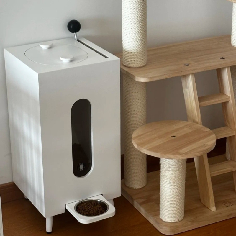 Drveni hranilnik za mačke i pse, otporan na vlagu, velika kapaciteta 10 kg hrane, model 2222