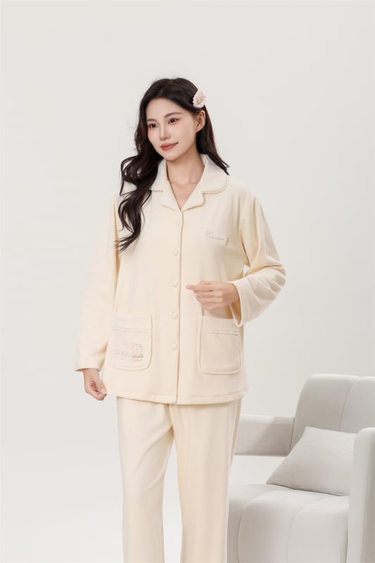 Ženski set: kardigan s ovratnikom od island velvet, s dugim rukavima i hlače; debeli materijal 251–300 g/m²; sastav 90–95% island velvet