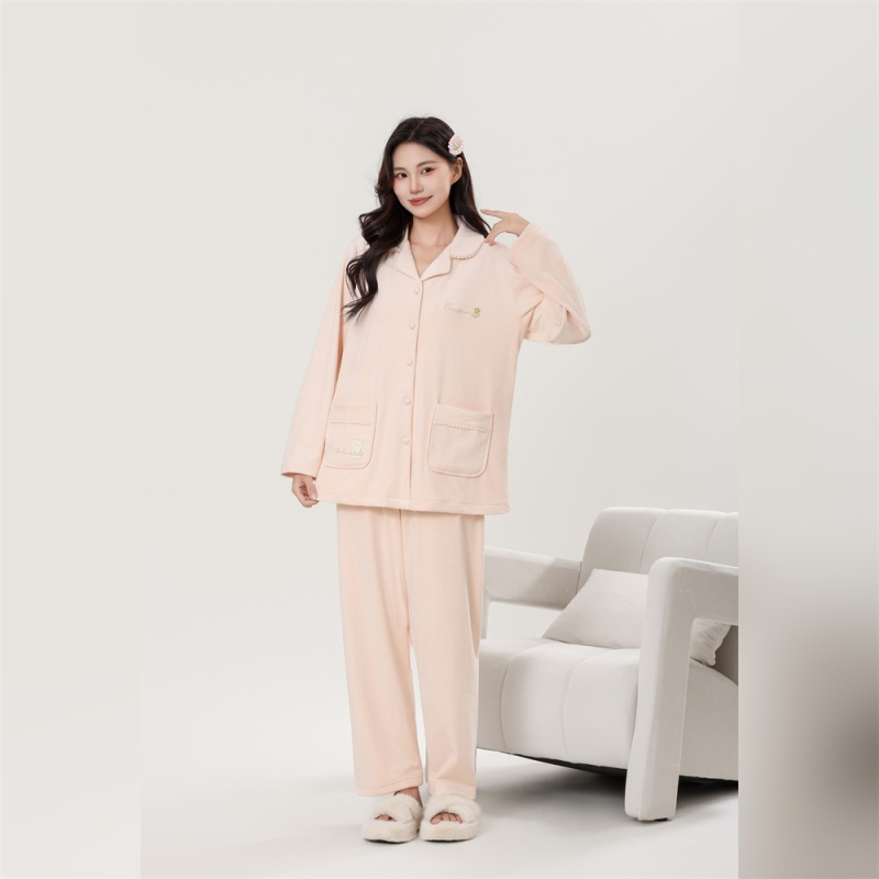 Ženski set: kardigan s ovratnikom od island velvet, s dugim rukavima i hlače; debeli materijal 251–300 g/m²; sastav 90–95% island velvet