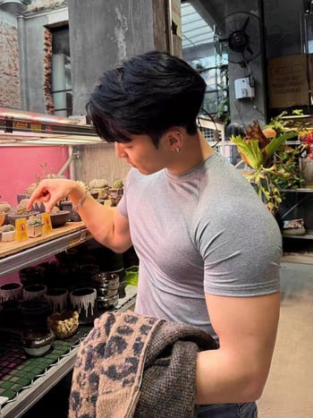 Тениска реглан с къс ръкав в американски ретро стил, памук-полиестер, кръгла яка, тясна кройка