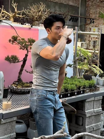 Тениска реглан с къс ръкав в американски ретро стил, памук-полиестер, кръгла яка, тясна кройка