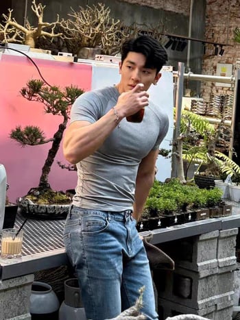 Тениска реглан с къс ръкав в американски ретро стил, памук-полиестер, кръгла яка, тясна кройка