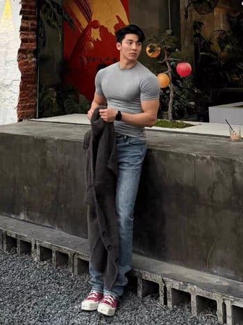 Тениска реглан с къс ръкав в американски ретро стил, памук-полиестер, кръгла яка, тясна кройка