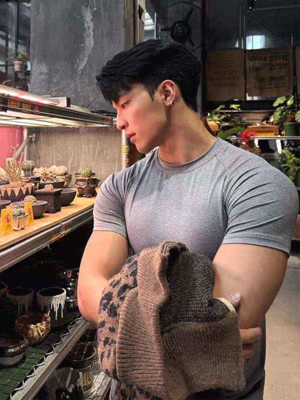 Тениска реглан с къс ръкав в американски ретро стил, памук-полиестер, кръгла яка, тясна кройка