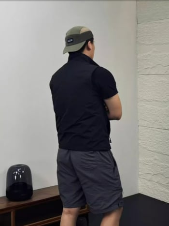 Спортен жилет, свободна кройка, 100% полиестер, еднотонен модел, странични джобове