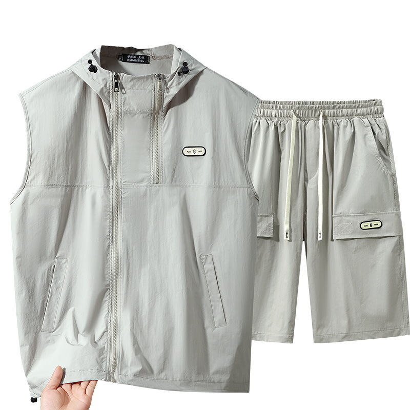 Oversized тениска, полиестер, едноцветен модел, свободна кройка, тънка материя, лято 2025