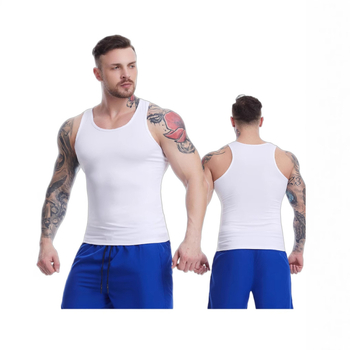 Спортна безръкавка с кръгла яка, тясно прилепване, 95% полиестер.