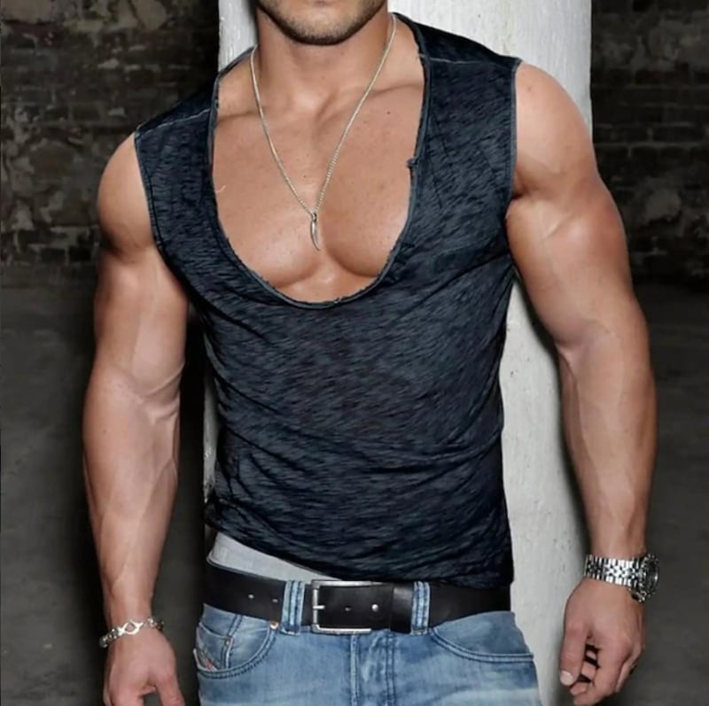 Мъжки потник – свободен силует, полиестрова материя, съдържание 95%, контурни шевове, прав ръб