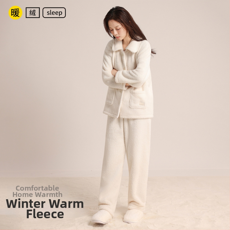 Női korall-flízes pizsama szett, két darabos, hosszú ujjú felső és hosszú nadrág, vastag anyag, poliészter 95-100%, otthoni viselet.