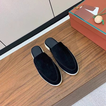 Férfi slip-on papucs juhbőr felsővel és szarvasmarha-ín talppal, sík dizájn, 2025 tavasz