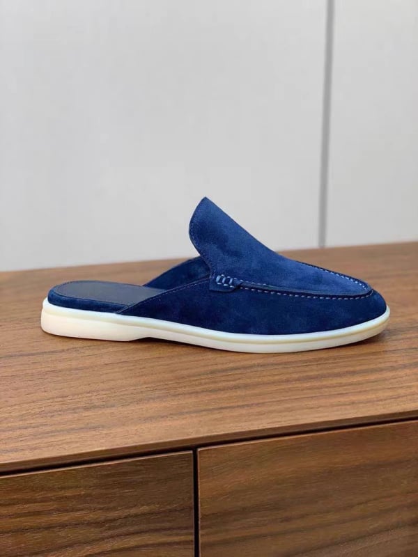 Férfi slip-on papucs juhbőr felsővel és szarvasmarha-ín talppal, sík dizájn, 2025 tavasz