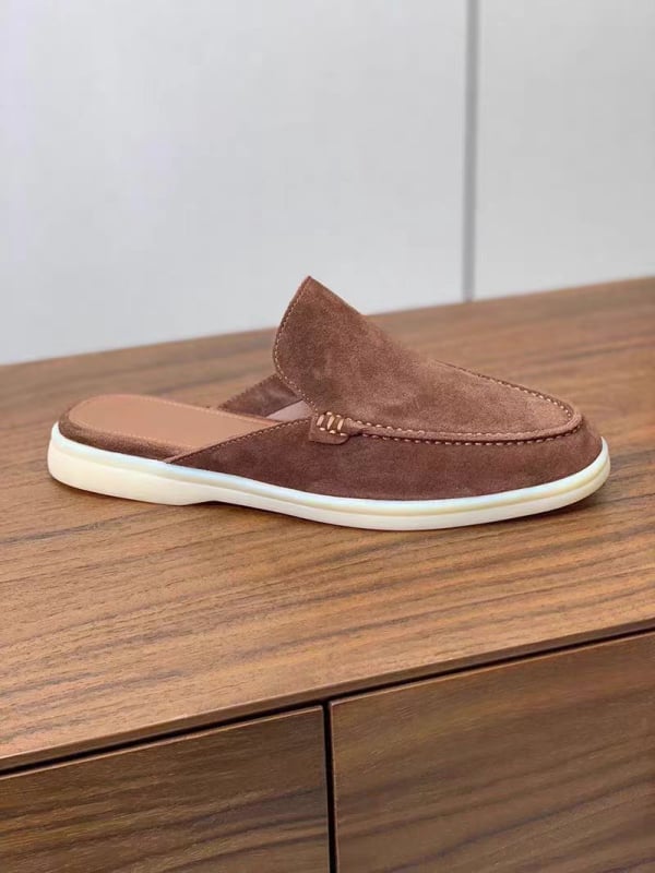Férfi slip-on papucs juhbőr felsővel és szarvasmarha-ín talppal, sík dizájn, 2025 tavasz