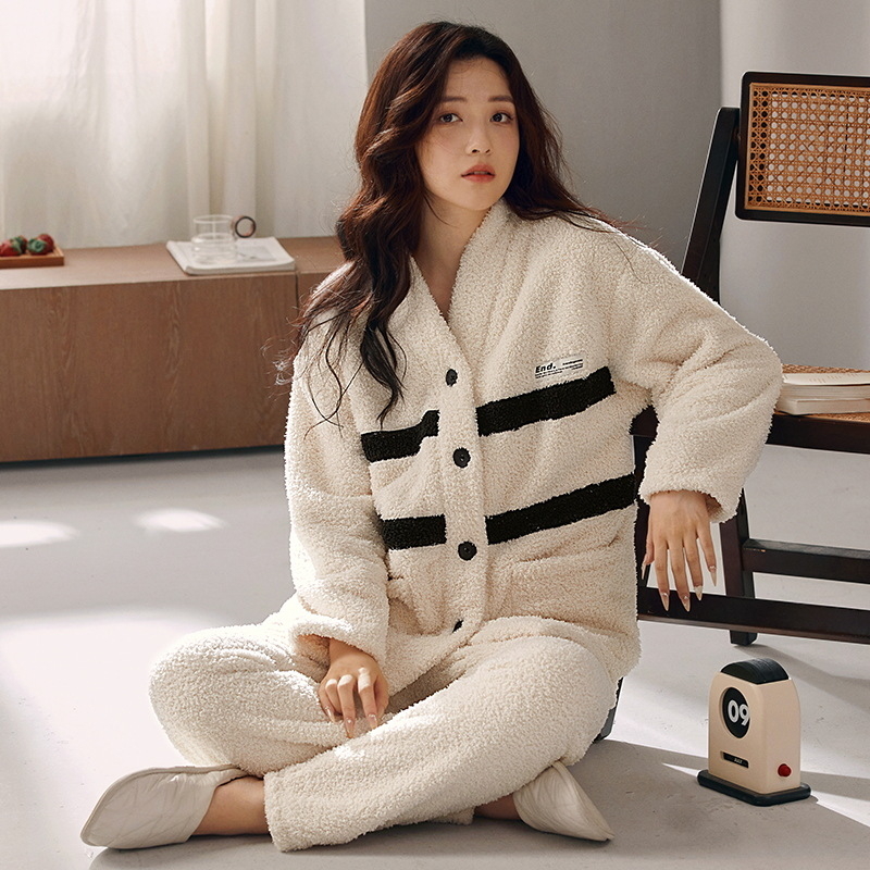 Set de pijamale din poliester, grosime 251–300 g/m², cardigan cu guler în V și mâneci lungi, include pantaloni