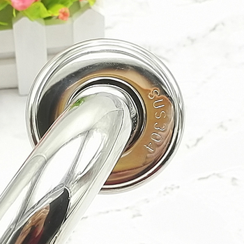 Mâner cotit din oțel inoxidabil 304 – formă arcuită, finisaj oglindă, mâner de siguranță, montaj expus