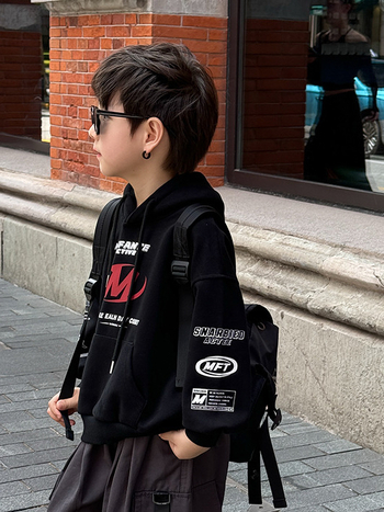 Kisfiúknak kapucnis pulóver, betűs mintával, hosszú ujjú, 95% pamut