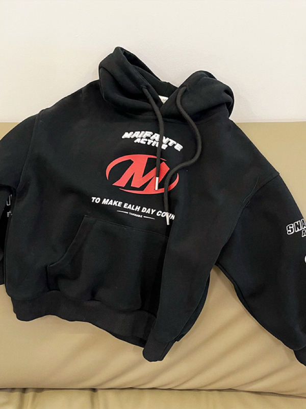 Kisfiúknak kapucnis pulóver, betűs mintával, hosszú ujjú, 95% pamut