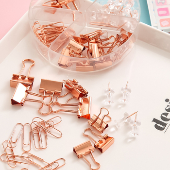 Set rohových klipov – plast a kov, model Yl79, balené v krabičke, značka Leaping Deer