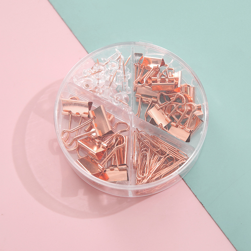 Set rohových klipov – plast a kov, model Yl79, balené v krabičke, značka Leaping Deer