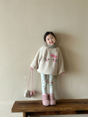 Dječji sweatshirt u korejskom stilu za djevojčice, zima, s dugim rukavima, cartoon uzorak, debeli materijal od vuneno-pamukaste smjese (80% pamuk).